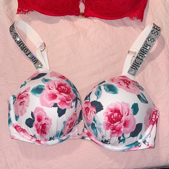 32D Victoria Secret Bombshell bra’s. - Picture 2 of 8